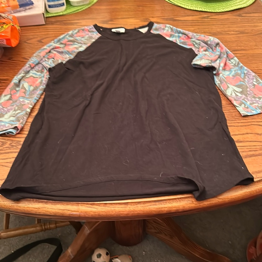 Tropical sleeve lularoe black tee shirt